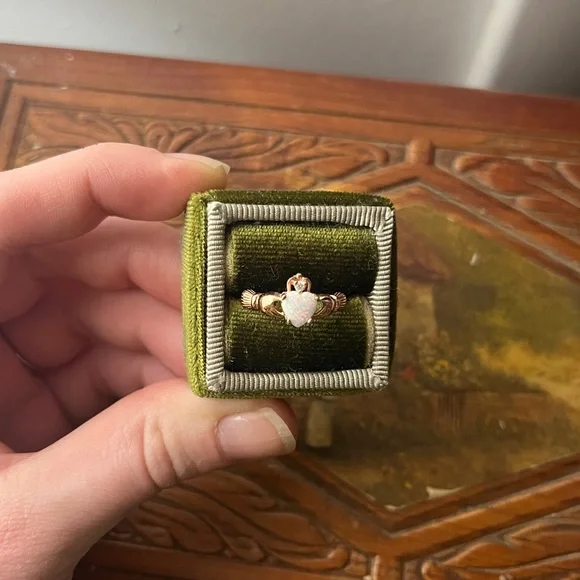 Opal Claddagh Ring Rose Gold Filled 14k - Picture 2 of 3